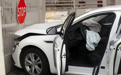 Xe chở 28 bình khí dễ nổ lao vào Đại sứ quán Mỹ ở Seoul