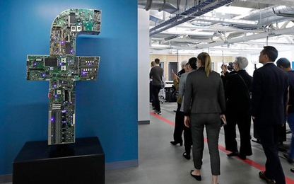 Trụ sở Facebook náo loạn vì bưu kiện có chất độc chết người