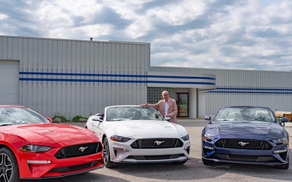 Sinh nhật 80 tuổi, cụ ông 'chơi lớn' tặng Ford Mustang GT cho các con