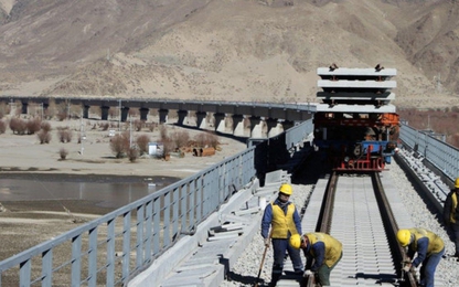 Trung Quốc gánh khoản nợ khổng lồ vì đường sắt cao tốc