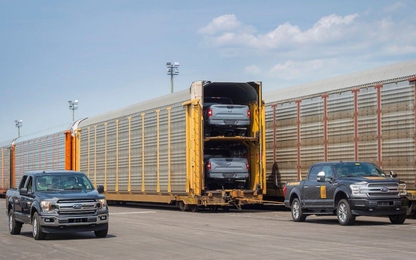 Bán tải Ford F-150 chạy điện kéo đoàn toa tàu hơn 567 tấn