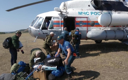 Máy bay, thầy cúng ra sức dập tắt 'đám cháy to bằng Bỉ' ở Siberia