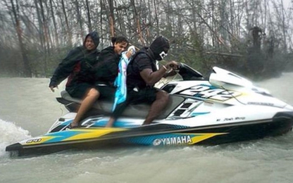 Dân Bahamas lái xe trượt nước cứu 100 người trong siêu bão Dorian