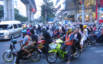 Thái Lan dùng bằng lái xe điện tử, trừ điểm, treo bằng qua smartphone