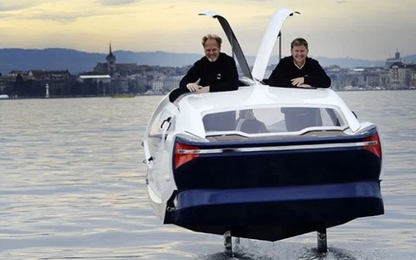 Taxi bay chở khách trên sông Seine