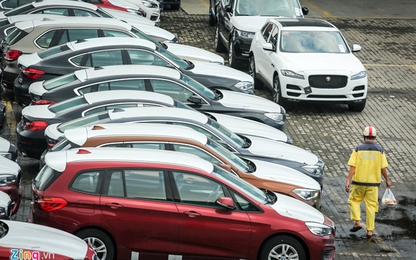 Nhập khẩu ôtô đạt 2,4 tỷ USD từ đầu năm