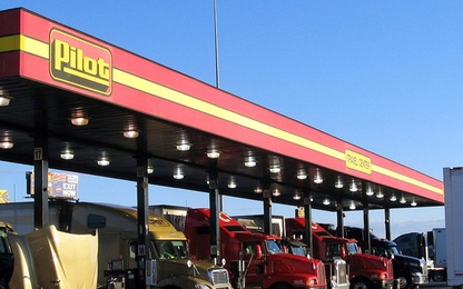 Thành tỷ phú nhờ bán bãi đỗ xe cho Warren Buffet