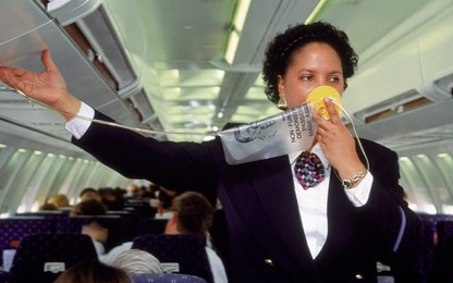 Điều gì xảy ra nếu hành khách mở cửa máy bay đang bay?