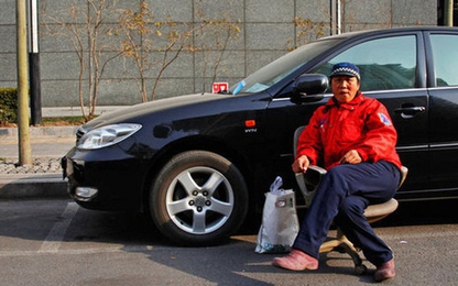 Thời đại AI, trông xe còn giàu hơn đi làm văn phòng ở Trung Quốc