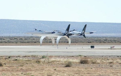 Xôn xao ảnh chụp máy bay "kỳ quái" xuất hiện tại cảng vũ trụ Mỹ