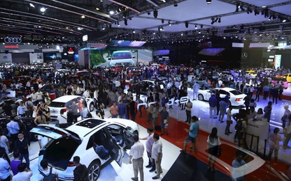 Xe nhập khẩu giá rẻ đổ bộ, hãng xe và đại lý đẩy hàng