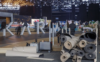 Khung cảnh hoang tàn của triển lãm Geneva 2020 sau khi bị "bể show"