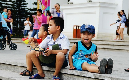 Hà Nội: Khu vui chơi chật kín khách dịp nghỉ lễ 30/4