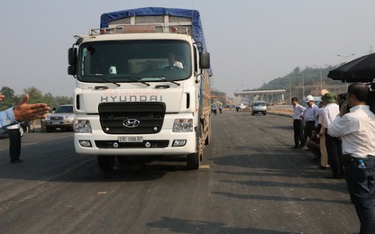 Tăng cường kiểm soát tải trọng xe trên cao tốc Nội Bài- Lào Cai
