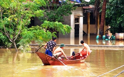 Tuyến đường sắt Vinh-Đồng Hới tạm dừng do bị hư hỏng nặng
