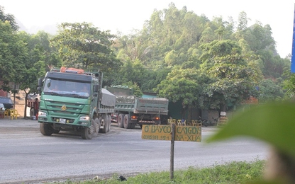 Doanh nghiệp bỏ tiền "làm luật" để xe quá tải "băm" nát đường tỉnh