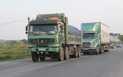 Xe quá tải vượt trạm cân tại Bắc Giang