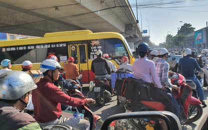 Hà Nội: Vì sao càng mở rộng đường càng tắc nghẽn giao thông?
