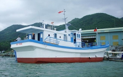 Hạ thủy tàu cá composite đầu tiên theo Nghị định 67