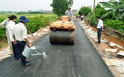 Áp dụng khoa học công nghệ, vật liệu mới xây dựng giao thông nông thôn