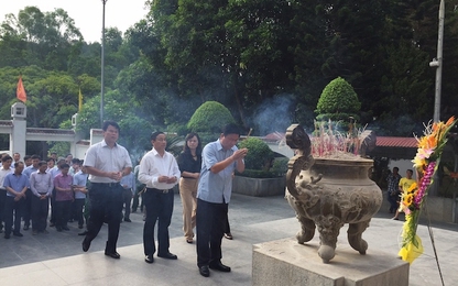 Bộ GTVT dâng hương các liệt sỹ và tặng quà cựu TNXP tại miền Trung