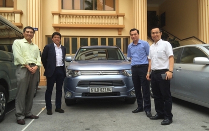 Bộ GTVT dùng thử xe xanh Mitsubishi Outlander PHEV