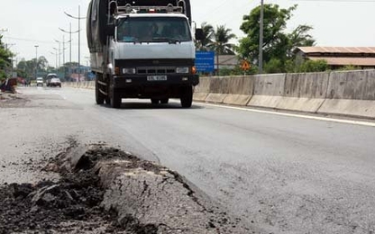 Khắc phục hằn lún trên đường dẫn cao tốc TP.HCM - Trung Lương