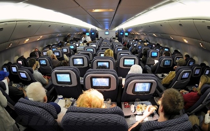 Tuỳ tiện tháo đai an toàn trên máy bay sẽ bị phạt nặng