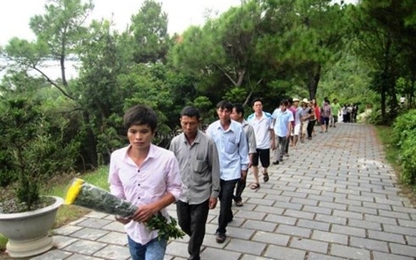 Hàng nghìn người viếng mộ Đại tướng Võ Nguyên Giáp dịp Quốc khánh