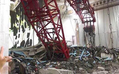 Sập cần cẩu xuống nhà thờ, 107 người thiệt mạng