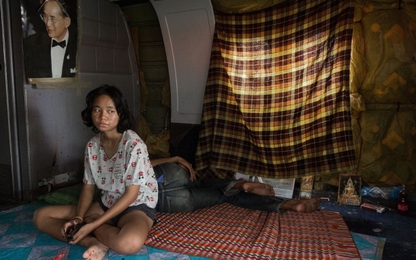 Cuộc sống của người vô gia cư bên trong... xác máy bay cũ