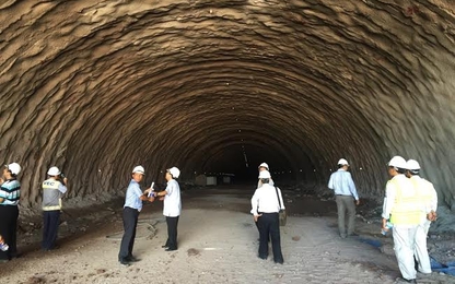 Thông hầm núi Eo tuyến cao tốc Đà Nẵng - Quảng Ngãi