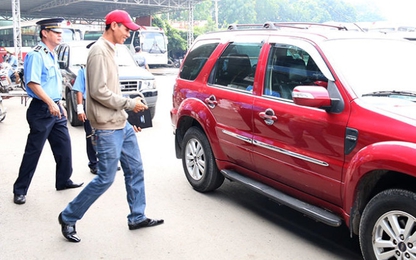 Sở GTVT TP.HCM xử phạt 106 xe Uber và Grab taxi