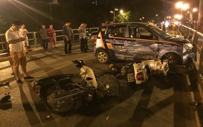 Tranh cãi gay gắt xung quanh việc rút smartphone ra chụp ảnh tai nạn