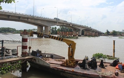 Truy tìm thi thể người đàn ông nhảy cầu Phú Cường tự tử trong đêm