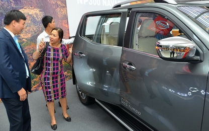 Nhiều người vội vàng mua ô tô để "chạy" thuế