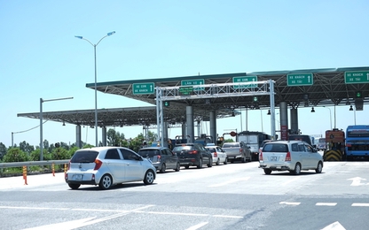 Nghịch lý xe qua trạm thu phí không dừng vẫn phải dừng
