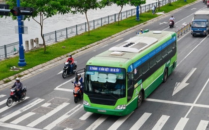 ​Người dân lo sợ chen lấn, móc túi trên xe buýt