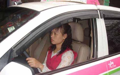 Những câu chuyện dở khóc, dở cười phía sau nghề nữ tài xế taxi