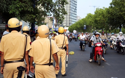 Chạy xe máy rẽ phải khi đèn đỏ bị phạt bao nhiêu tiền?