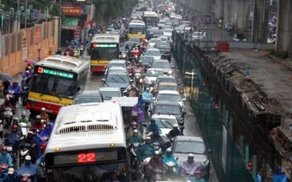 Hà Nội muốn thêm 500 xe buýt nhưng... sợ không có đường chạy!