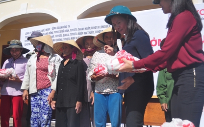 Toyota Việt Nam hỗ trợ 1,3 tỷ đồng cho đồng bào miền Trung