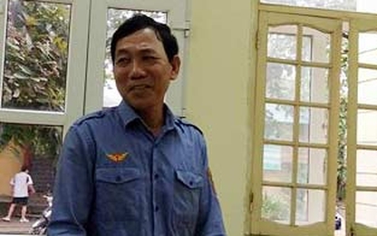 Cứu em bé trên đường ray, lái tàu nhận quyết định kỷ luật