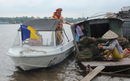 Mùa lũ muộn ở Trạm Cảnh sát đường thủy vùng biên