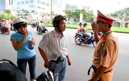 Không liên lạc được chủ cũ, làm thế nào để sang tên xe máy?