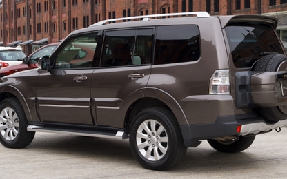 Bán đấu giá 2 ô tô cũ của Bảo hiểm xã hội TP Hà Nội