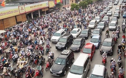 Nên “đánh” thuế, phí cao để chống ùn tắc thay vì cấm xe