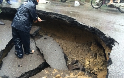 Nha Trang xuất hiện “hố tử thần” sau mưa lũ