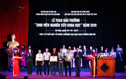 Trao giải thưởng cho gần 200 đề tài sinh viên nghiên cứu khoa học 2016