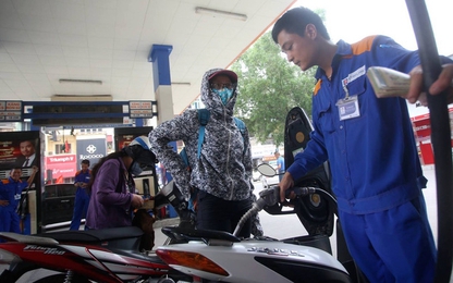 Giữ giá xăng, tăng giá dầu từ 15h